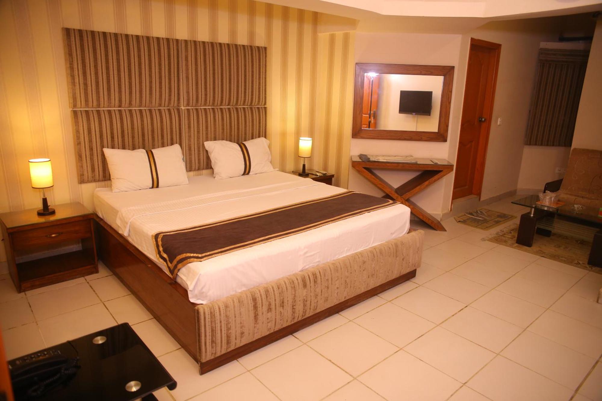 Royal Inn Hotel Karachi Exterior photo